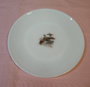lot 144 image: 1940s-1960s Anchor Hocking Fire King milk glass plate in Game Birds Pattern - good condition