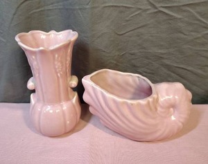 lot 148 image: Vintage Pink Pearlescent Ceramic Vase and Cornucopia Planter - the planter does have a thin crack down the side (see photo)