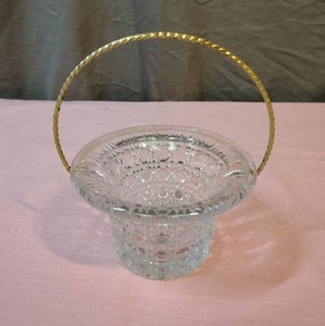 lot 151 image: Vintage 1975 Avon Fostoria Glass Basket with gold tone handle.  Use as candle holder or a trinket dish