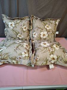 lot 165 image: IndoorOutdoor Decorative Throw Pillow Set - Floral and Striped Patterns set of 4 - great for use on patio furniture