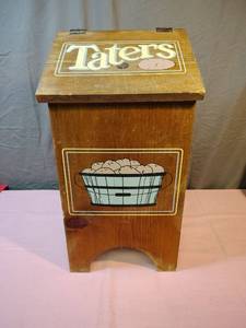 lot 172 image: Vintage Wooden Tater Spuds Box Storage Bin with Lid - 12 W x 10 D x 23 H