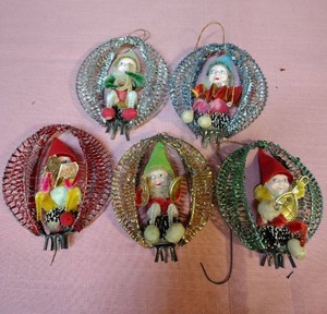 lot 185 image: Vintage 1950s Christmas Elf Tinsel Ornaments Set