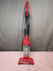 lot 196 image: Dirt Devil Vibe Quick Path Upright Vacuum - tested works good