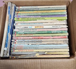 lot 221 image: Disney Wonderland Books Collection - 1970s - binders not in great condition, some have tearssplits, pages all seems to be intact