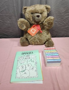 lot 230 image: Vintage Plush Spinoza Bear Complete Set with Education Guide and Cassette Tape Collection (not tested, needs batteries) - bear in very clean excellent condition