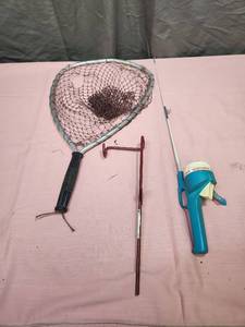 lot 405 image: 1995 kids Mickey Mouse Zebco Fishing Rod, Rod Stake and Net Set