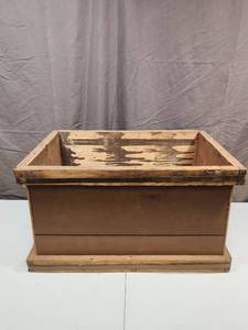 lot 439 image: Vintage Wooden Storage Box or Planter measures 22 W x 16 D x 12 H