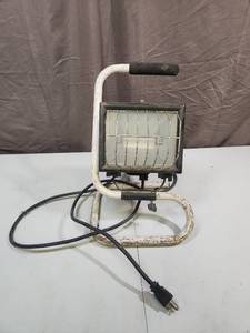 lot 449 image: Portable Halogen Work Light with Stand  - tested does work.
