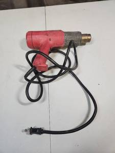 lot 472 image: Milwaukee Dual Temperature Heat Gun 8975 - tested, works