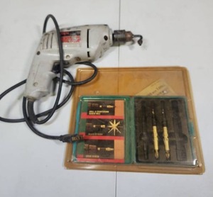lot 473 image: Skil 584 38 Electric Drill with Bit Set - tested, works - bit set is open package and missing a couple bits