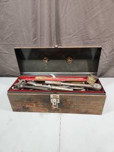 lot 480 image: 1950s Crescent Tool Company Metal Toolbox with Tools. 19 W x 7 D x 8 H - metal box has patina