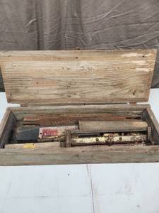 lot 491 image: Vintage wooden toolbox filled with mostly files (most heavy with patina)