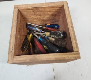lot 496 image: Mixed Screwdriver Set with Wooden Storage Box