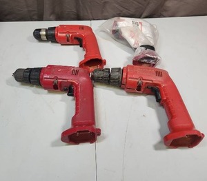lot 498 image: 3 Older Style Milwaukee 38 Hi-Torque Drill Drivers and an extra Drill Body Case (cat nos are removed or worn off).  Untested, no batteries to test with