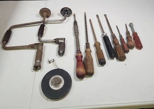 lot 500 image: Vintage Hand Drills, Screwdrivers and a measuring tape wheel