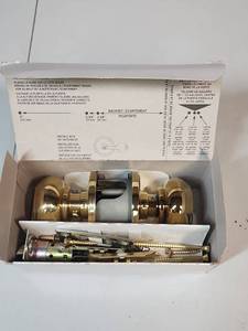 lot 515 image: Weiser Door Handle Set in Polished Brass finish with Installation Kit - (no key model) - appears new in box