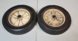 lot 528 image: Small Rubber 7.5 diameter Wheel Set