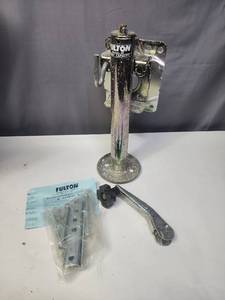 lot 610 image: Reese Towpower Sport Utility Jack Model 74413 - includes all mounting hardware and handle - has some type of corrosion on the metal (potentially a mildew or some type of powder that was in the box)