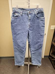 lot 85 image: Womens Lee Riders Denim Jeans Size 14P - good condition