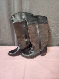 lot 90 image: UGG Brown Leather and Suede Riding Boots Womens Size 8 - do have some scuffs on the leather mainly on the sides of the heels and the top of one toe