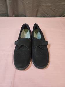 lot 91 image: Black Velcro Comfort Shoes Womens Size 8 - Leather Suede Uppers - good condition