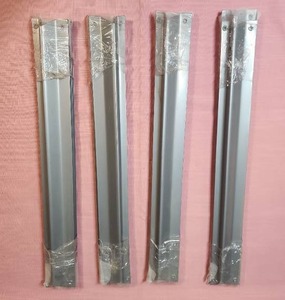 lot 531 image: Set of 12 brand new short side Gorilla Shelf Supports in Chrome Finish for 18 Deep Shelf Unit - new in package.  (4 packages each have 3 in them).