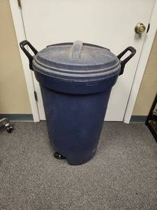 lot 702 image: Rubbermaid Roughneck Wheeled Trash Can with Removable Locking Lid - estimated at 32 Gal
