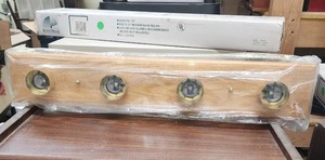 lot 454 image: Sunnywood 24-inch Light Oak Vanity Light Bar with 4 lights - new in open box