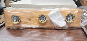 lot 455 image: Sunnywood 18-inch Light Oak Vanity Light Bar with 3 Lights - new in open box