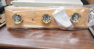 lot 456 image: Sunnywood 18-inch Light Oak Vanity Light Bar with 3 Lights - new in open box