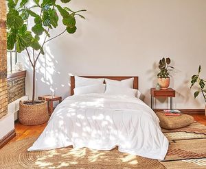 lot 1076 image: Buffy Breeze Comforter - Soft 100% Eucalyptus Lyocell, Cooling, White Lightweight Summer Duvet Insert with Corner Tabs (KingCal King) - Retail $290
