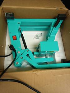 lot 1093 image: Hat Heat Press Machine for Caps with 2pcs Interchangeable Platens(6.7x3.8, 6.7x2.5), Cap Heat Press for Stuctured Hats and HTV Iron On and Sublimation Projects, Heat Transfer Printing for Caps powers on - Retail $130