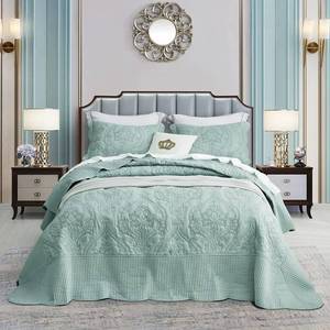 lot 1278 image: CHIXIN Oversized Bedspread Coverlet Set King Size - Lightweight Bedding Cover - Beautiful Stitching - 5 Piece Reversible Bedspread - Gorgeous Damask Paisley Pattern (King, Seaglass) - Retail $116