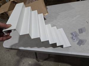 lot 8598 image: Small White Metal Shelf