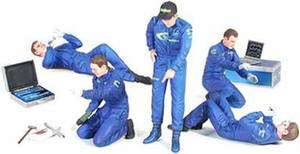 lot 14774 image: Tamiya 300024266 1 24 Scale Set of Rally Mechanics (5)