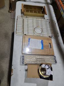 lot 9291 image: Sink accessories color gold
