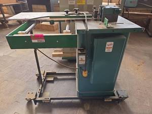 lot 2663 image: Grizzly Industrial 1.5HP Shaper Machine Model G1035
