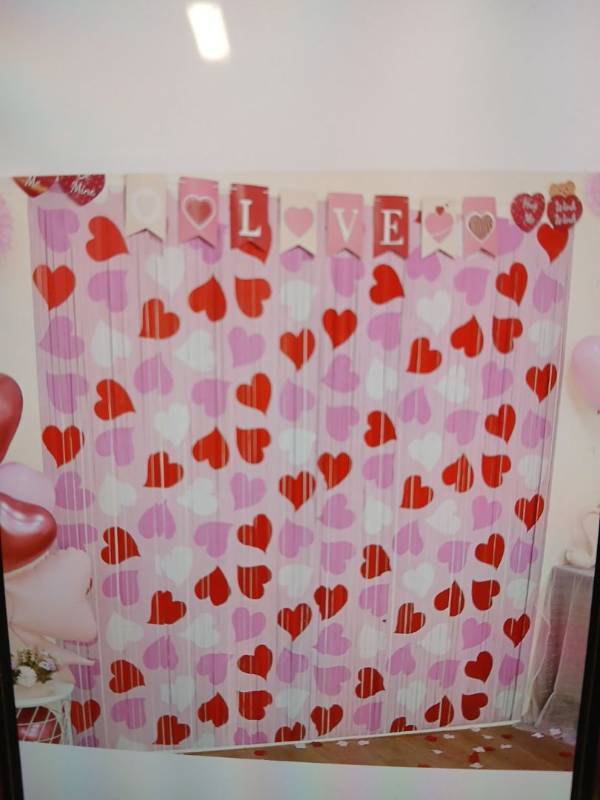 lot 25720 image: Valentines Day Foil Fringe Curtain 2pk