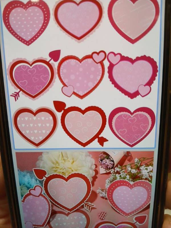 lot 28409 image: Valentines Day Party Cutouts Hearts 45pcs with Adhesive Dots