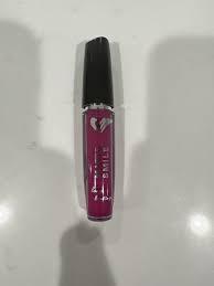lot 35789 image: Amuse Matte Smile Long Lasting Lip Gloss