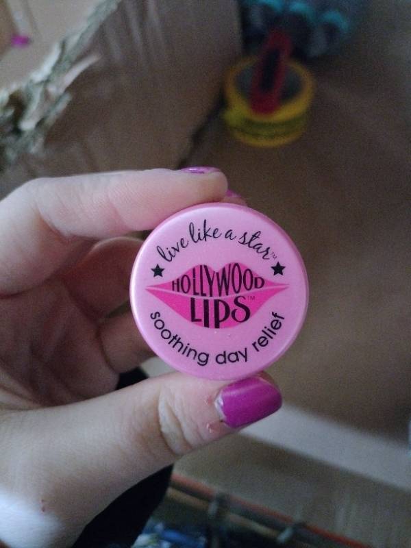 lot 35796 image: Hollywood Lips Soothing Day Relief Lip Balm