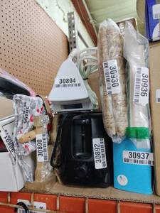 lot 8930 image: Lot of Miscellaneous Items (Doesnt Include Rack)