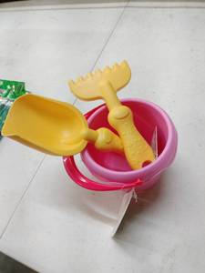 lot 8971 image: Beach Toys Pail, Shovel, and Rake