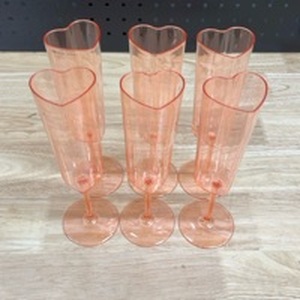 lot 4430 image: 6 Count Plastic Heart Shaped Cups  - Retail $0