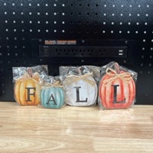 lot 4434 image: Decorative Fall Pumpkin Set - Retail $24