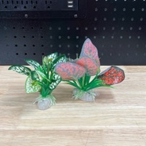 lot 4480 image: 2-Small Fish Tank Decorations - Retail $0