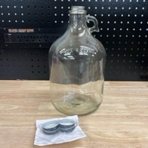 lot 4547 image: 4 Pack 1 Gallon Jars with Lids - Retail $0