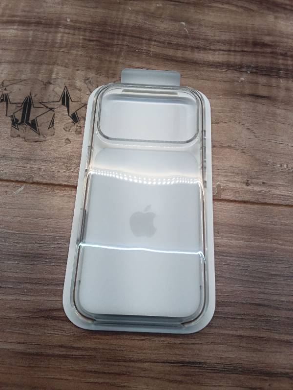 lot 30645 image: Apple iPhone 17 Pro Clear Case with MagSafe - Retail $50