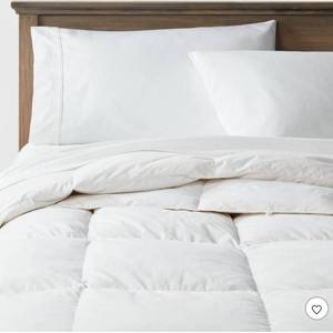 lot 16692 image: FullQueen All Seasons Feather & Down Comforter - Threshold Hypoallergenic, 240 Thread Count, OEKO-TEX Certified - Retail $70