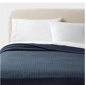 lot 16693 image: FullQueen Jersey Quilt Dark Navy Blue - Threshold Knitted Coverlet, OEKO-TEX Certified - Retail $79